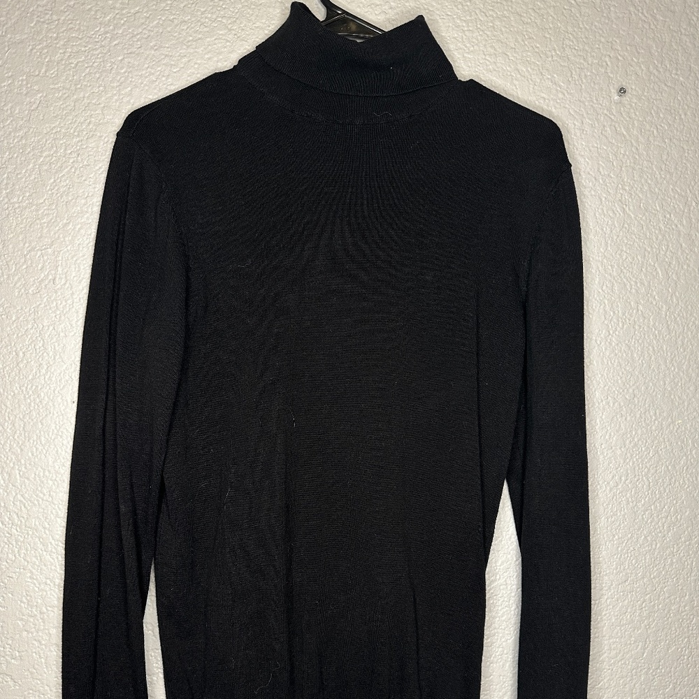 CORE BLACK TURTLE-NECK